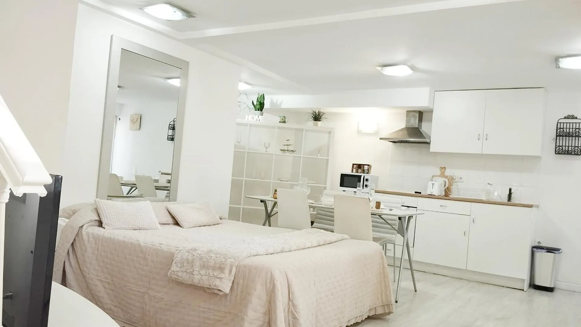 Apartamento Cool Basement Studio In Hosts House With Private Terrace And Bbq Zizur Mayor